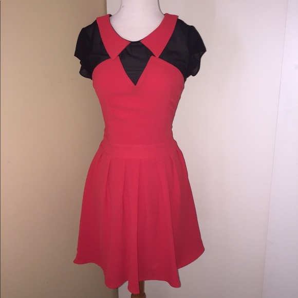 Sugarlips Dresses & Skirts - Cute coral and black size xs dress
